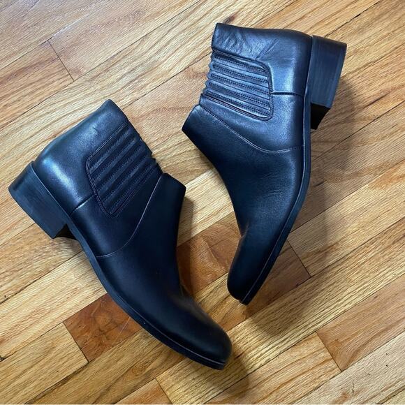 Vaneli black leather ankle booties - Picture 1 of 6